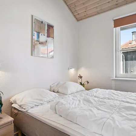 4 Bedroom Stunning In Prázdninový dům Gråsten