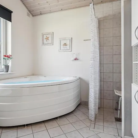 Lovely Home In Grasten With Sauna 그라스텐