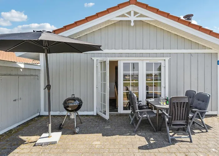 4 Bedroom Stunning In Holiday home Grasten