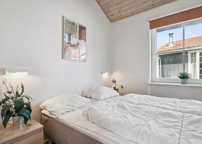 4 Bedroom Stunning In Holiday home Grasten